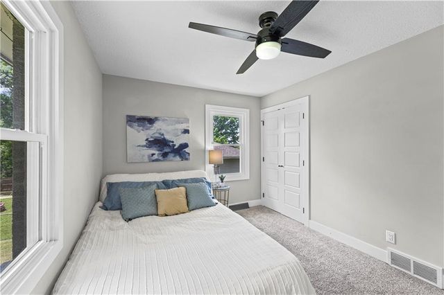 13101 NW Porter Road, Parkville, MO 64152