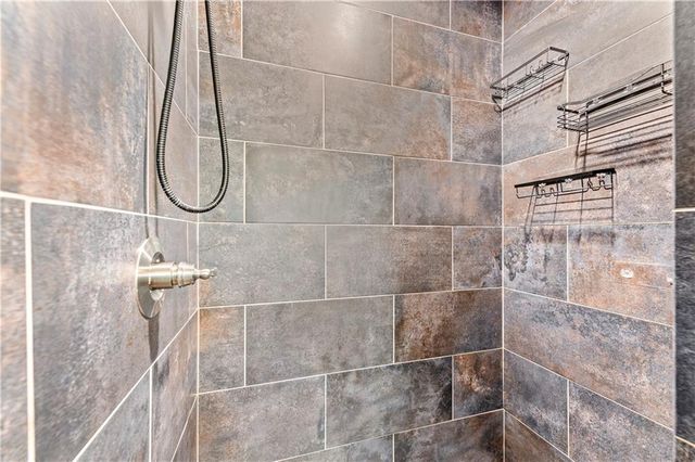 13101 NW Porter Road, Parkville, MO 64152
