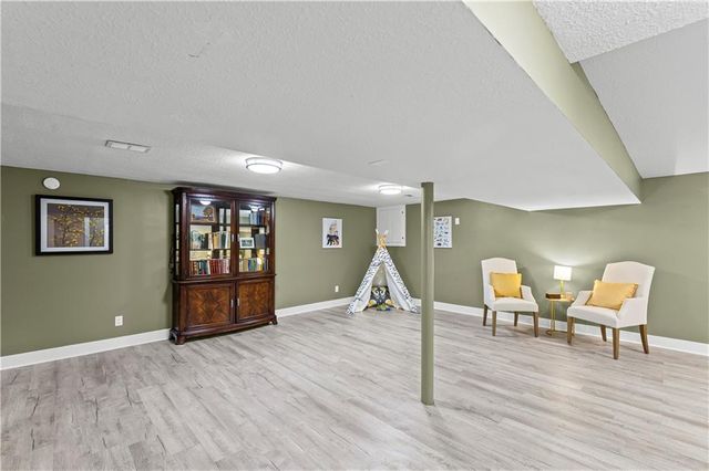 13101 NW Porter Road, Parkville, MO 64152