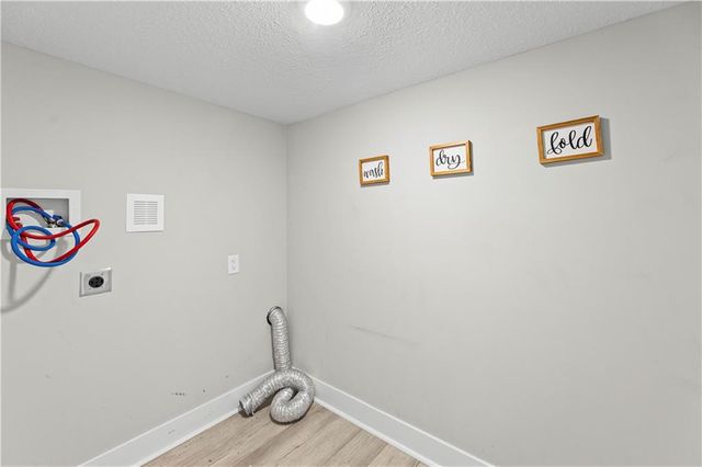 13101 NW Porter Road, Parkville, MO 64152