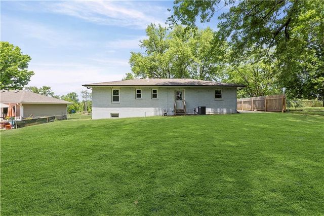13101 NW Porter Road, Parkville, MO 64152
