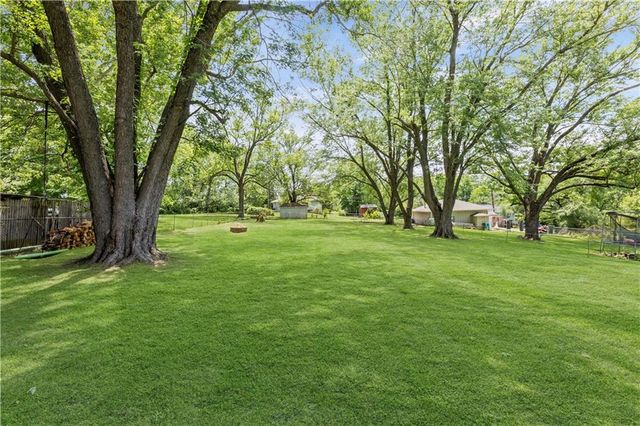 13101 NW Porter Road, Parkville, MO 64152