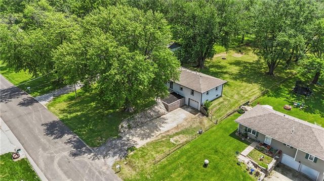 13101 NW Porter Road, Parkville, MO 64152