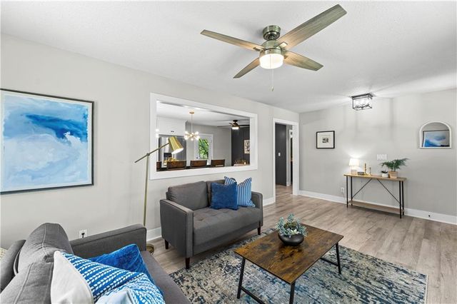 13101 NW Porter Road, Parkville, MO 64152
