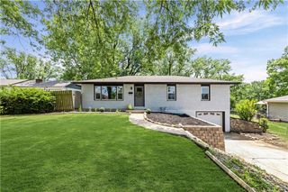 13101 NW Porter Road, Parkville, MO 64152