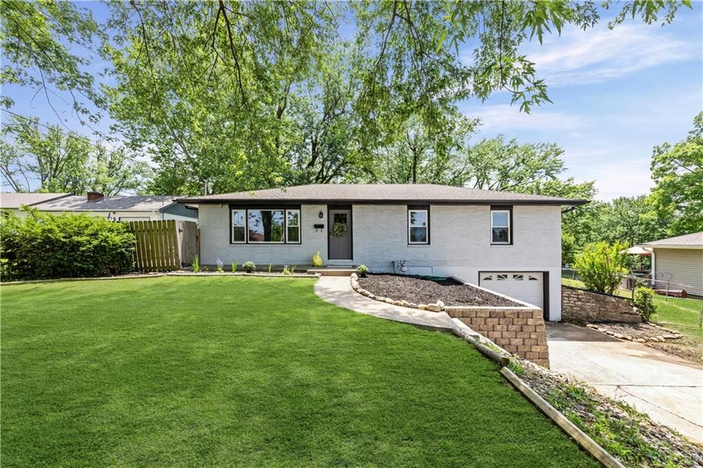 13101 NW Porter Road, Parkville, MO 64152