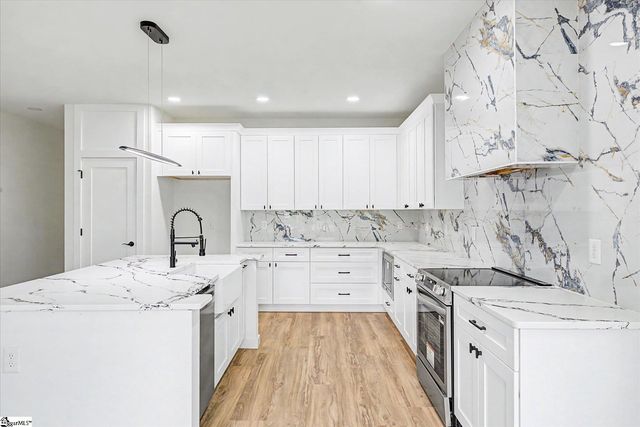 8 Mckinley Drive, Greenville, SC 29611