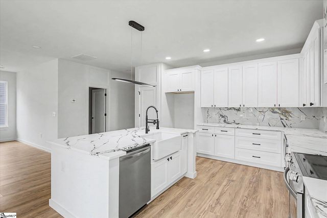 8 Mckinley Drive, Greenville, SC 29611