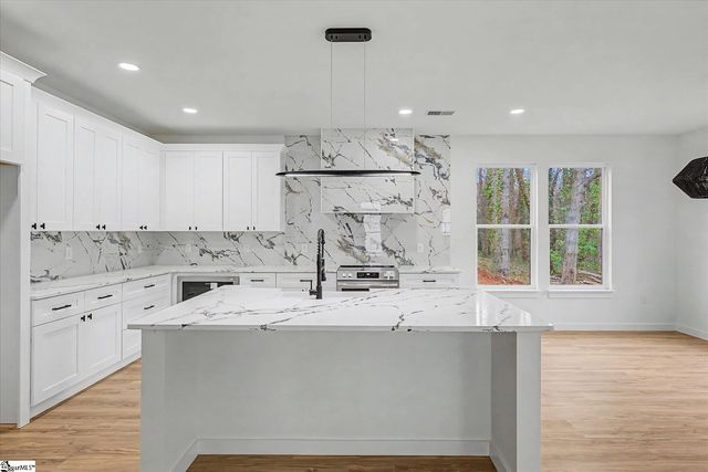 8 Mckinley Drive, Greenville, SC 29611