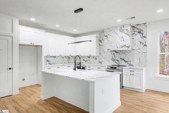 8 Mckinley Drive, Greenville, SC 29611