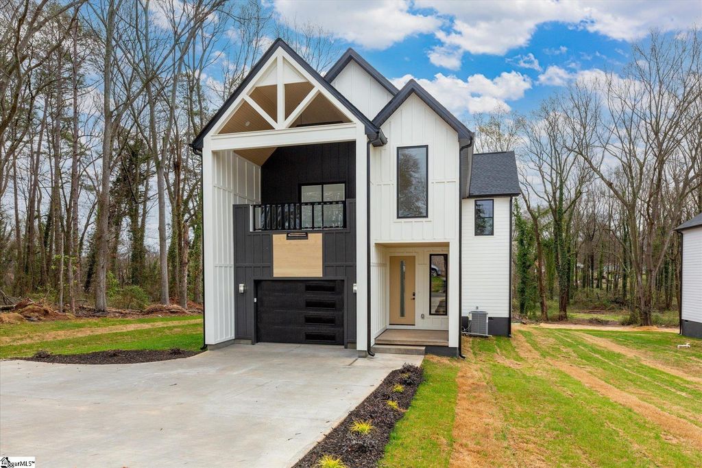 8 Mckinley Drive, Greenville, SC 29611