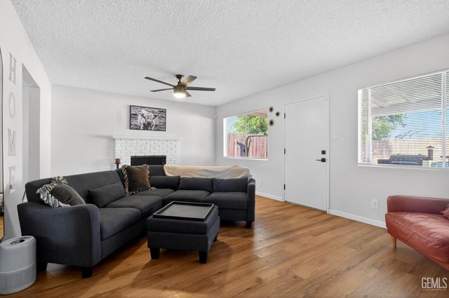2304 Sandpiper Road, Bakersfield, CA 93309
