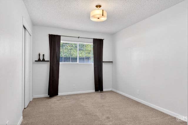 2304 Sandpiper Road, Bakersfield, CA 93309