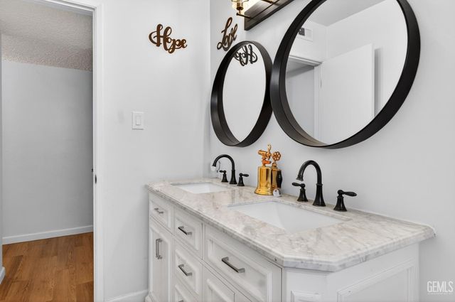 2304 Sandpiper Road, Bakersfield, CA 93309