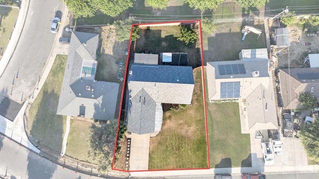 2304 Sandpiper Road, Bakersfield, CA 93309