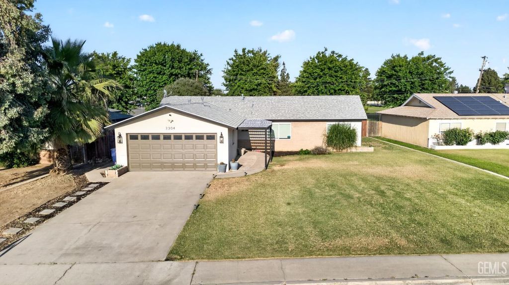 2304 Sandpiper Road, Bakersfield, CA 93309