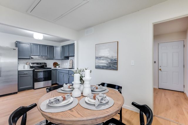 2421 W Jewell St, Wichita, KS 67213