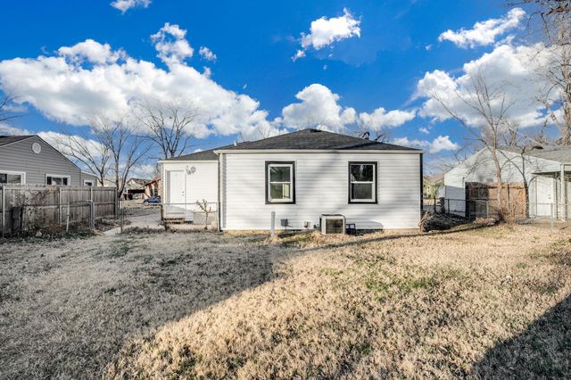 2421 W Jewell St, Wichita, KS 67213