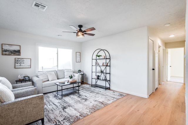 2421 W Jewell St, Wichita, KS 67213