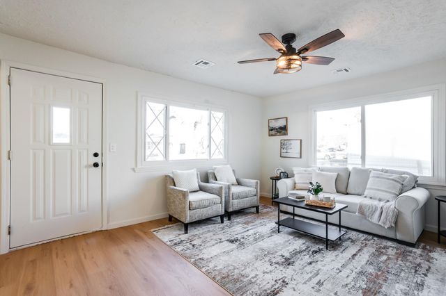 2421 W Jewell St, Wichita, KS 67213