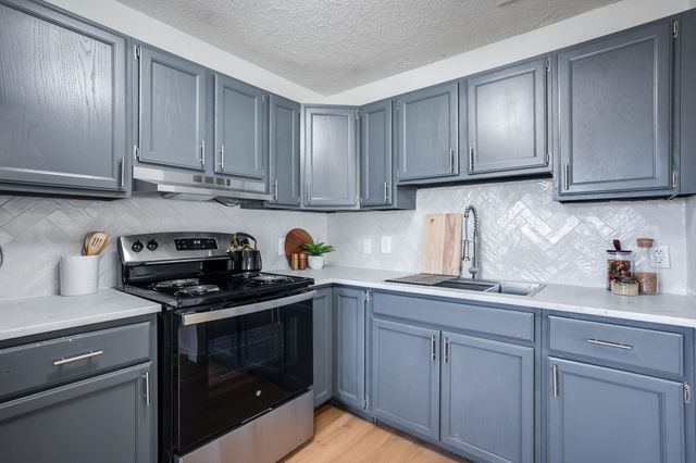 2421 W Jewell St, Wichita, KS 67213