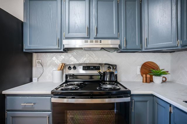 2421 W Jewell St, Wichita, KS 67213