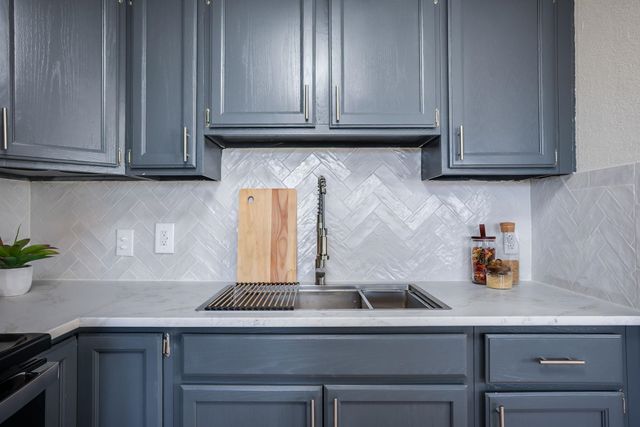 2421 W Jewell St, Wichita, KS 67213