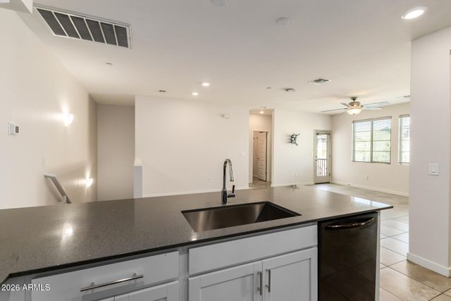 1861 E FRYE Road 101, Gilbert, AZ 85295