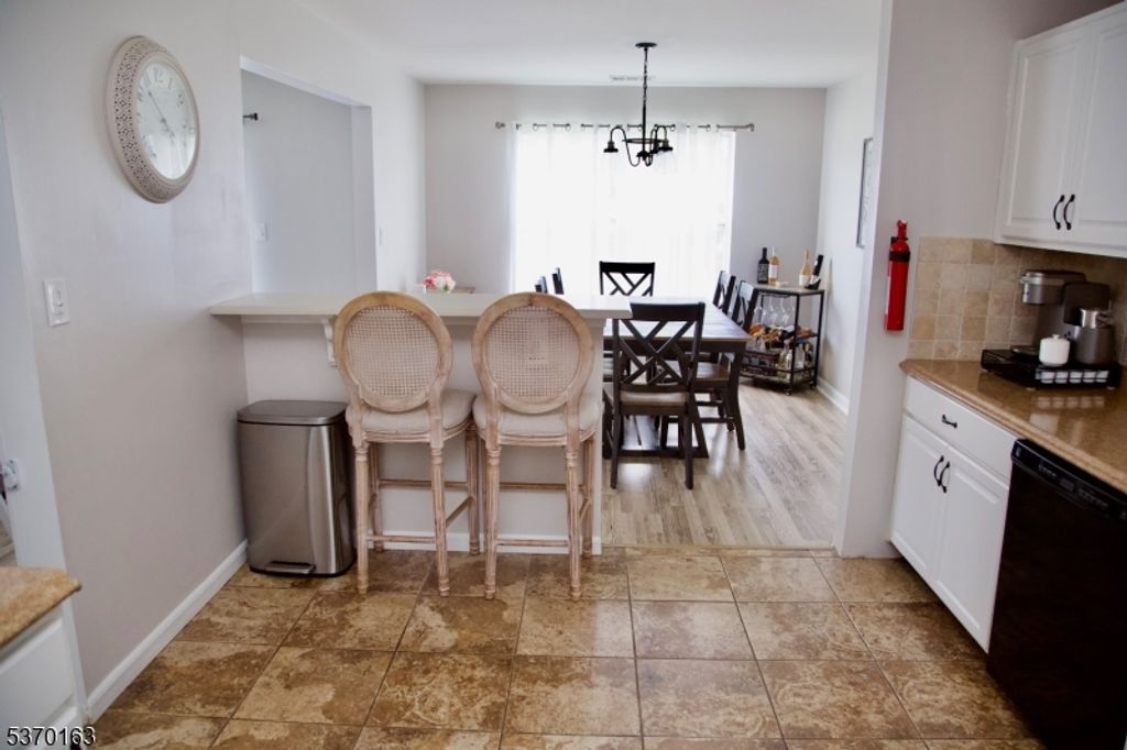 18 Donna Dr, East Hanover Twp., NJ 07936