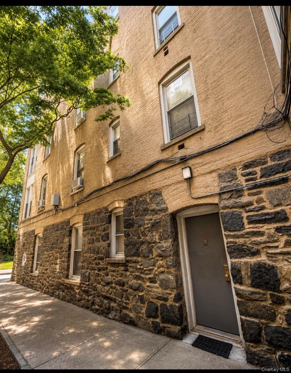 16 Bayley Avenue 16 (Ground Floor), Yonkers, NY 10705 — photo 2