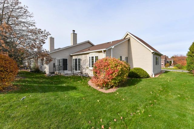 5228 S Hidden DRIVE, Greenfield, WI 53221