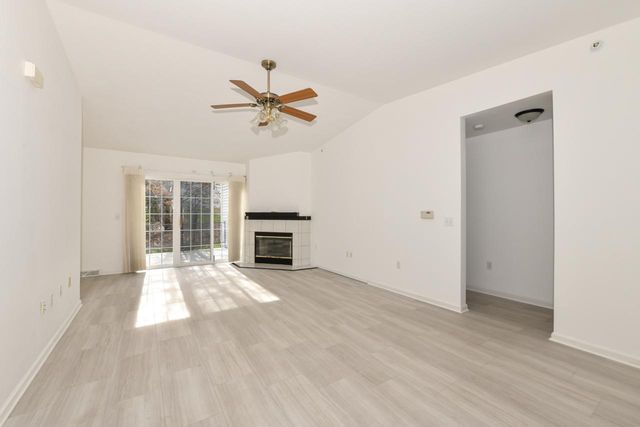 5228 S Hidden DRIVE, Greenfield, WI 53221