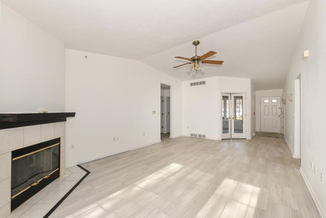 5228 S Hidden DRIVE, Greenfield, WI 53221