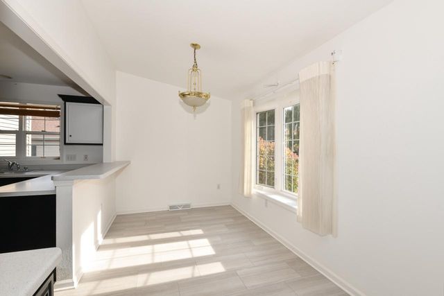 5228 S Hidden DRIVE, Greenfield, WI 53221