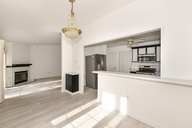 5228 S Hidden DRIVE, Greenfield, WI 53221