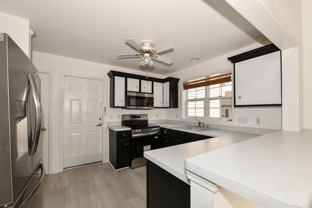 5228 S Hidden DRIVE, Greenfield, WI 53221