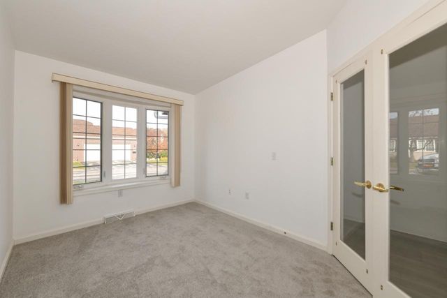 5228 S Hidden DRIVE, Greenfield, WI 53221