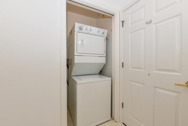 5228 S Hidden DRIVE, Greenfield, WI 53221