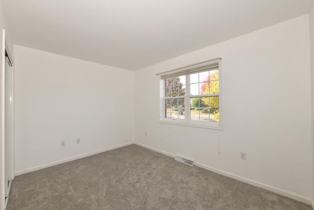 5228 S Hidden DRIVE, Greenfield, WI 53221