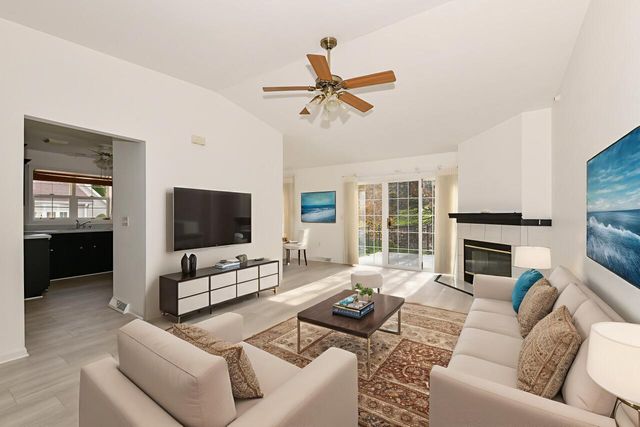 5228 S Hidden DRIVE, Greenfield, WI 53221