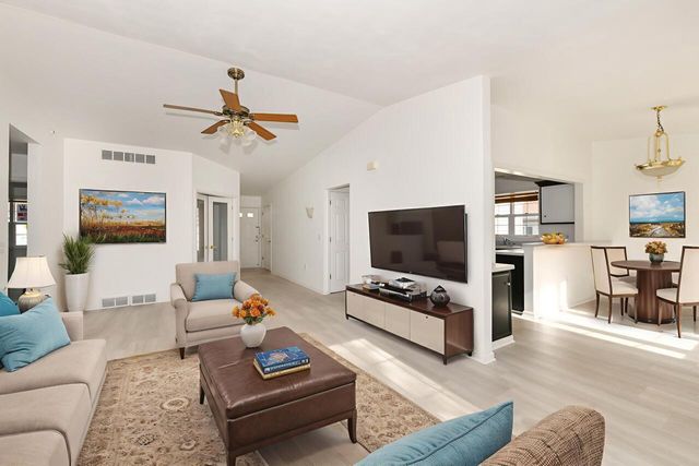 5228 S Hidden DRIVE, Greenfield, WI 53221