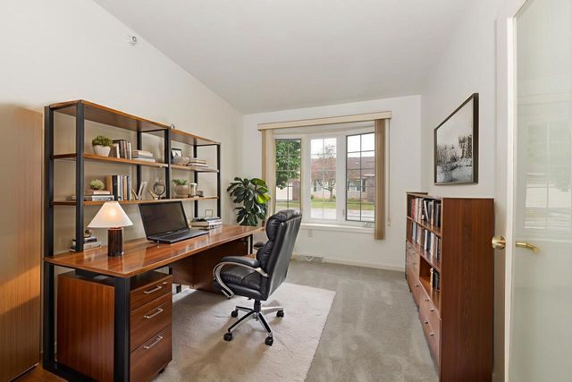 5228 S Hidden DRIVE, Greenfield, WI 53221