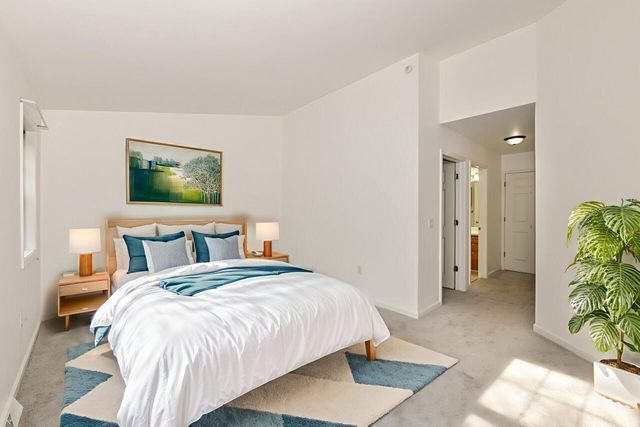 5228 S Hidden DRIVE, Greenfield, WI 53221