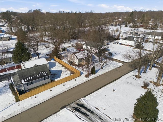 220 Mann Avenue, Austin, IN 47102