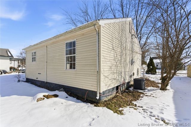 220 Mann Avenue, Austin, IN 47102