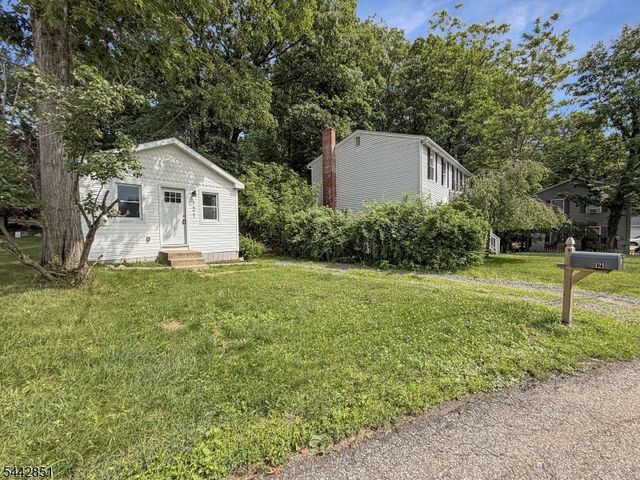 121 Dartmouth Trl, Hopatcong Boro, NJ 07843