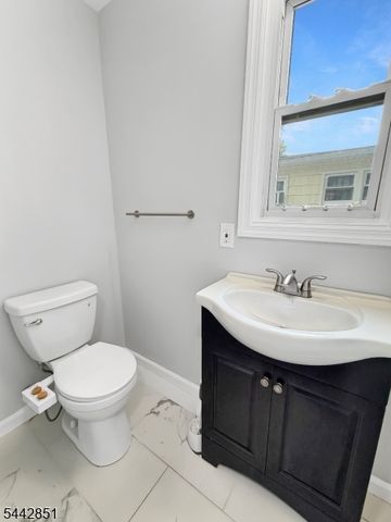 121 Dartmouth Trl, Hopatcong Boro, NJ 07843