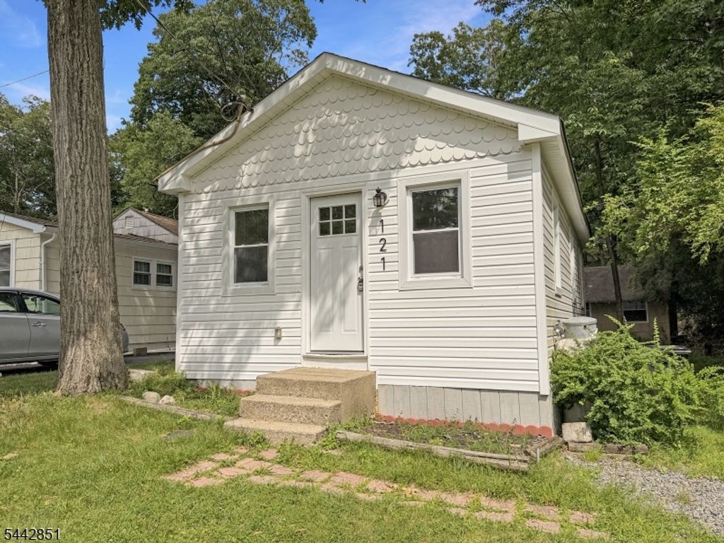 121 Dartmouth Trl, Hopatcong Boro, NJ 07843
