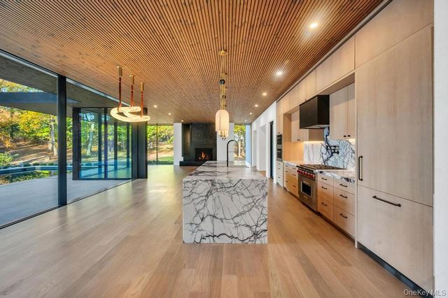 28 Watch Way, Lloyd Harbor, NY 11743