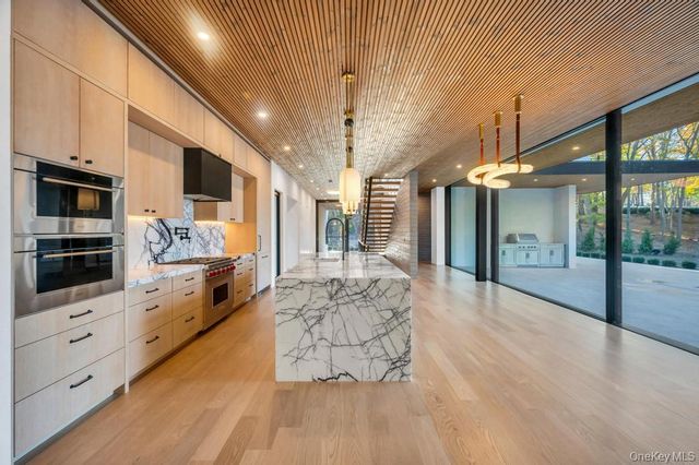 28 Watch Way, Lloyd Harbor, NY 11743